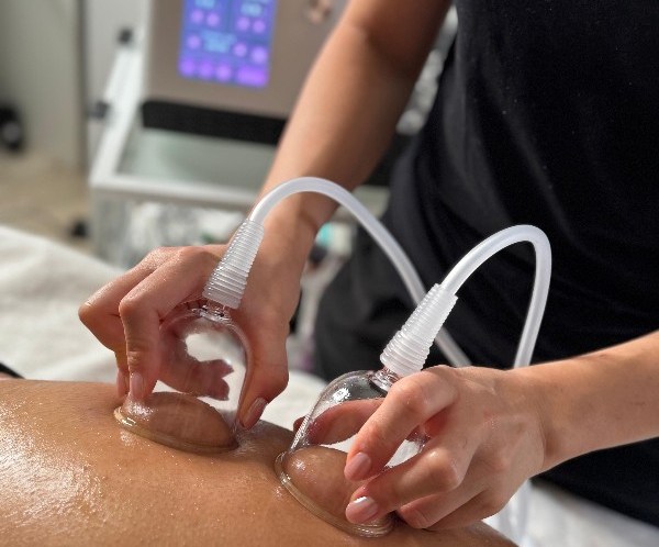 Vacuum glutei a Cuneo